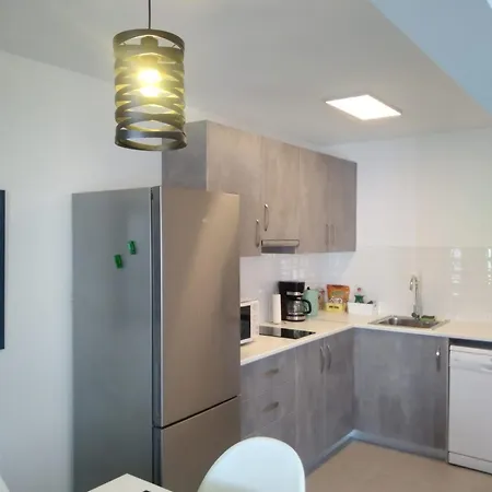 Mono & - Two Bedroom Apartment *